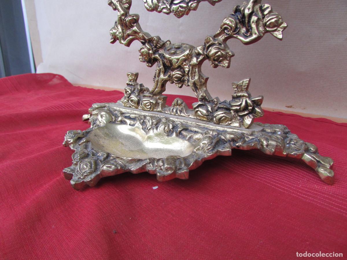 Antig&uuml;edades: Espejo de tocador. Bronce y cristal biselado. Antiguo. Polvera en la base - Foto 3