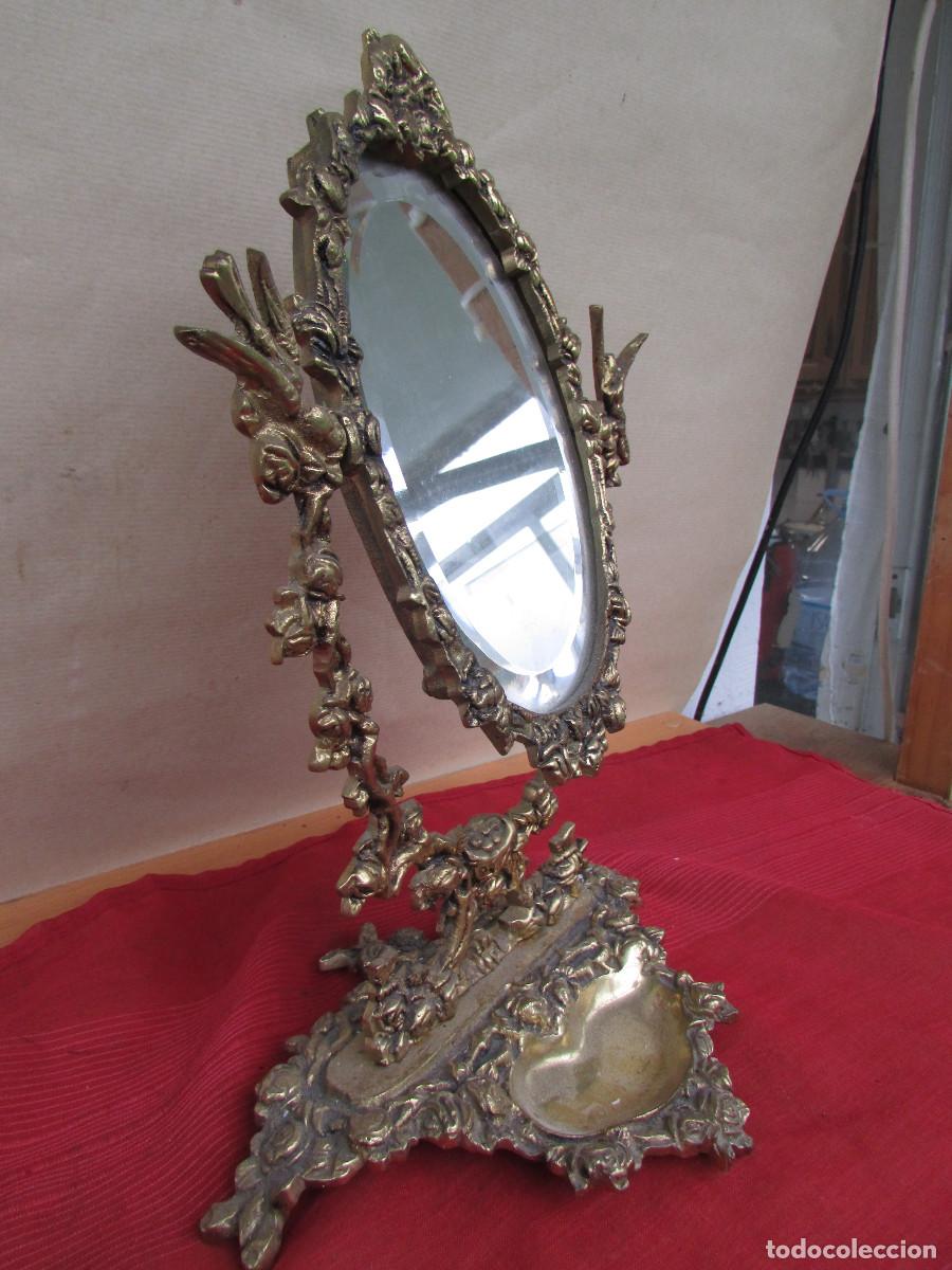 Antig&uuml;edades: Espejo de tocador. Bronce y cristal biselado. Antiguo. Polvera en la base - Foto 5