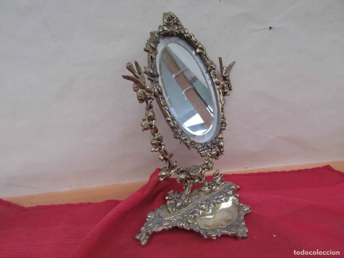 Antig&uuml;edades: Espejo de tocador. Bronce y cristal biselado. Antiguo. Polvera en la base - Foto 6