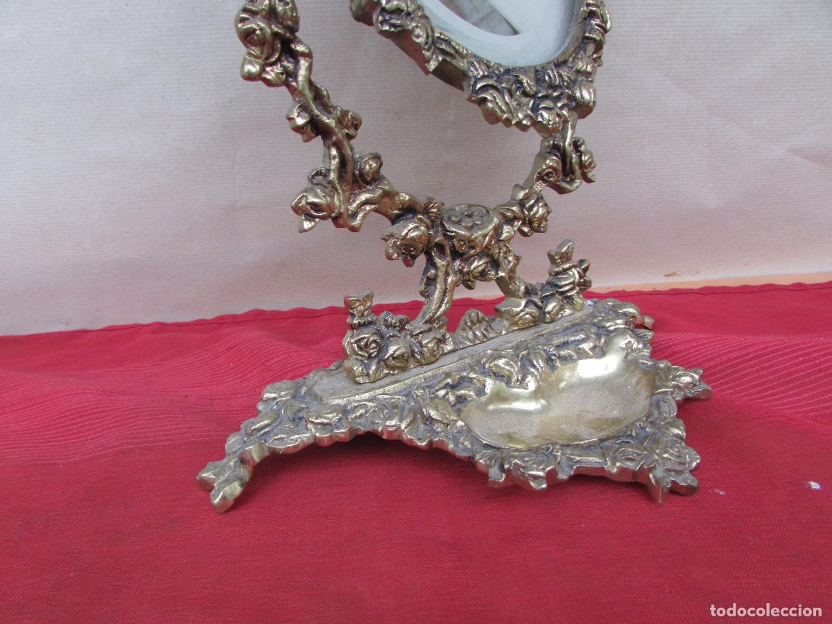 Antig&uuml;edades: Espejo de tocador. Bronce y cristal biselado. Antiguo. Polvera en la base - Foto 7