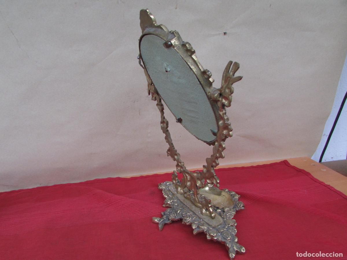 Antig&uuml;edades: Espejo de tocador. Bronce y cristal biselado. Antiguo. Polvera en la base - Foto 10