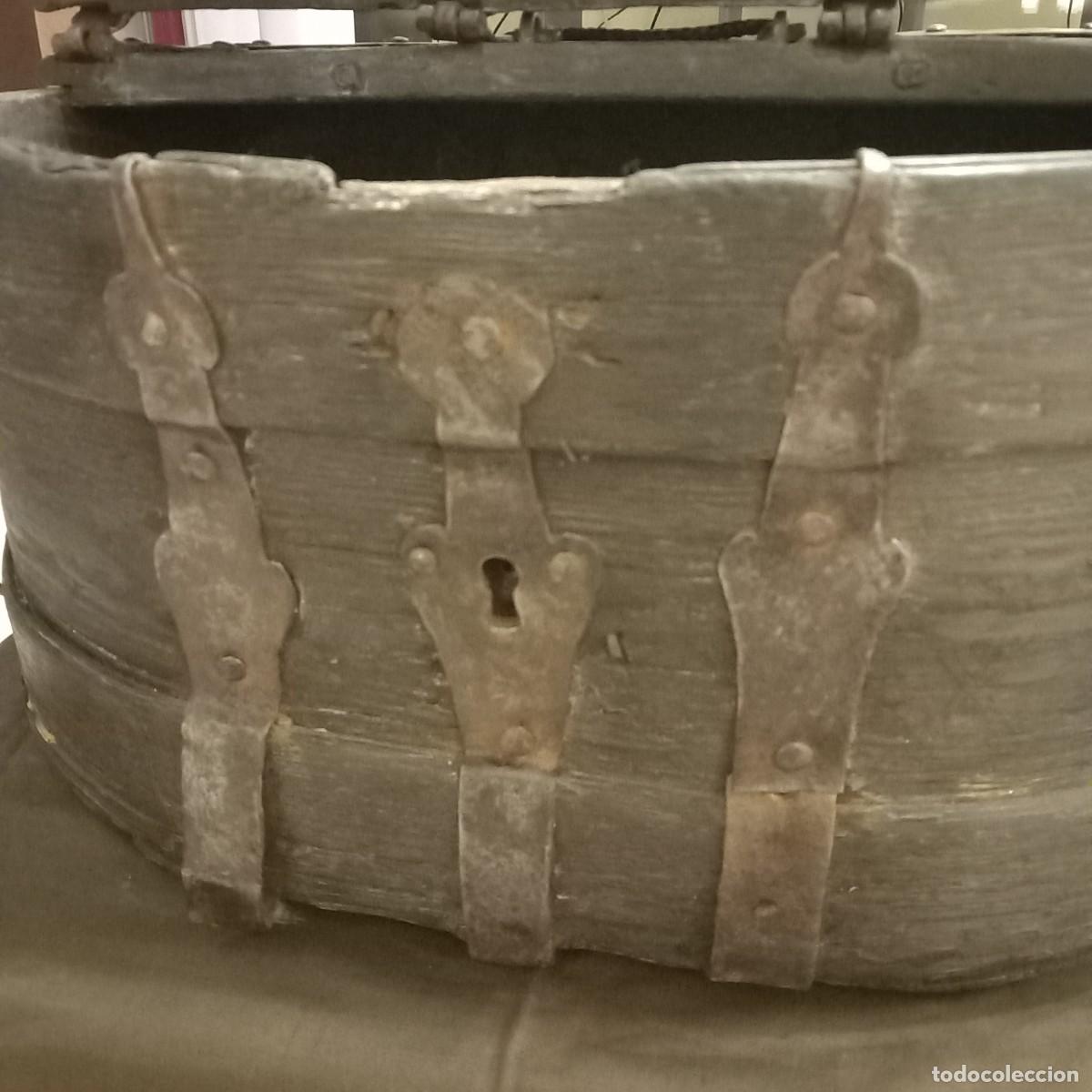 Antig&uuml;edades: Arqueta antigua rara - Foto 11