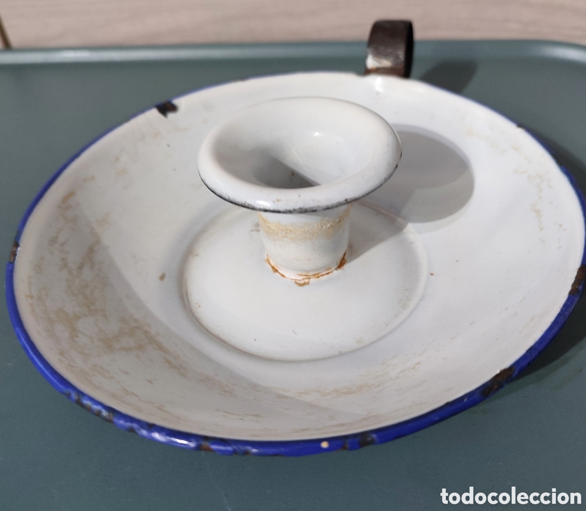 Antig&uuml;edades: Antiguo portavelas esmaltado - Foto 1