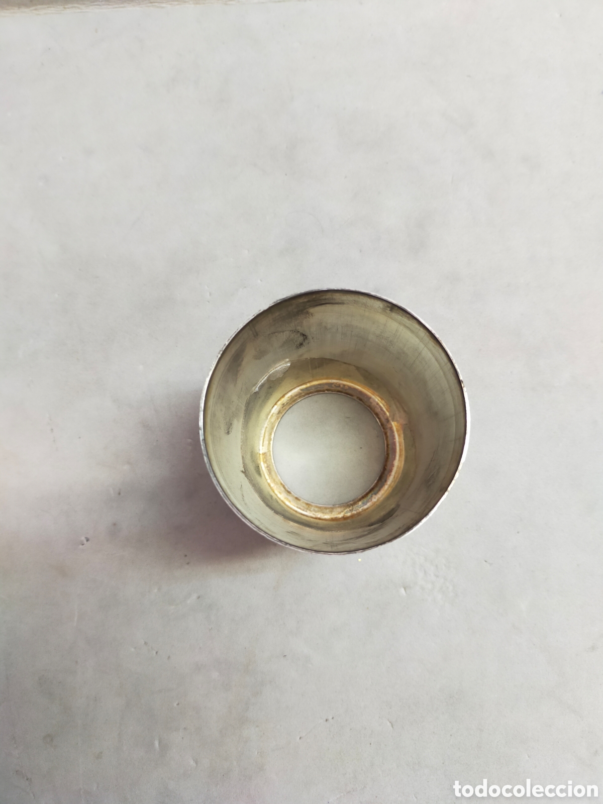 Antig&uuml;edades: SOBRE VASO EN METAL 7,5 CM. - Foto 4