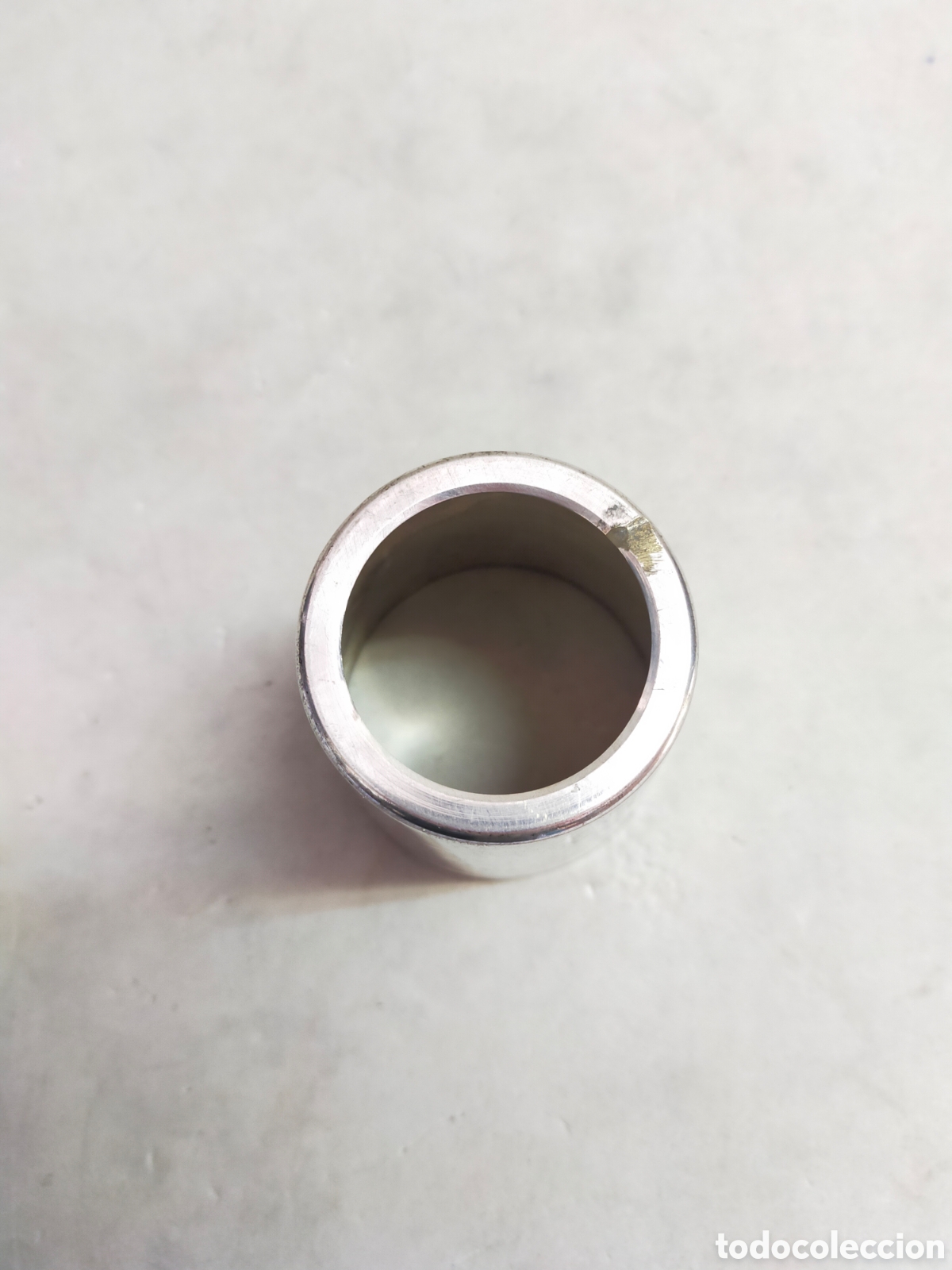 Antig&uuml;edades: SOBRE VASO EN METAL 7,5 CM. - Foto 5