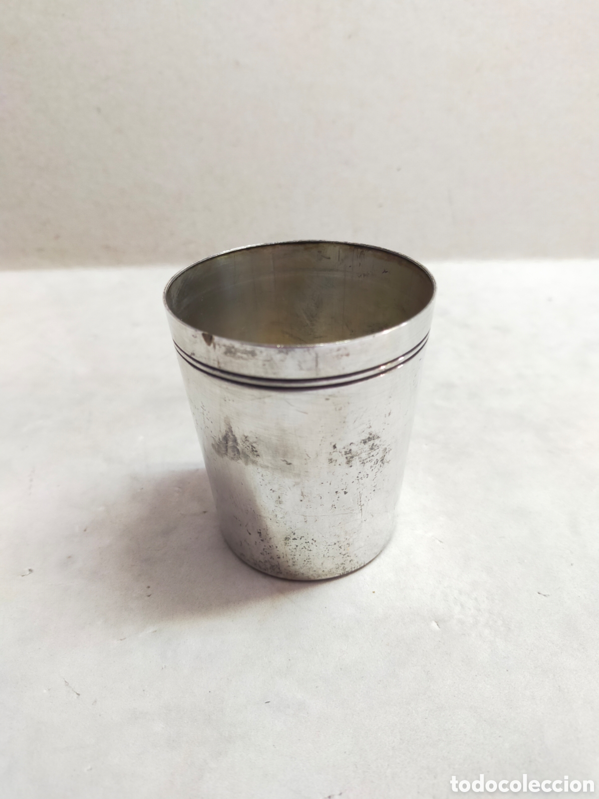 Antig&uuml;edades: SOBRE VASO EN METAL 7,5 CM. - Foto 6