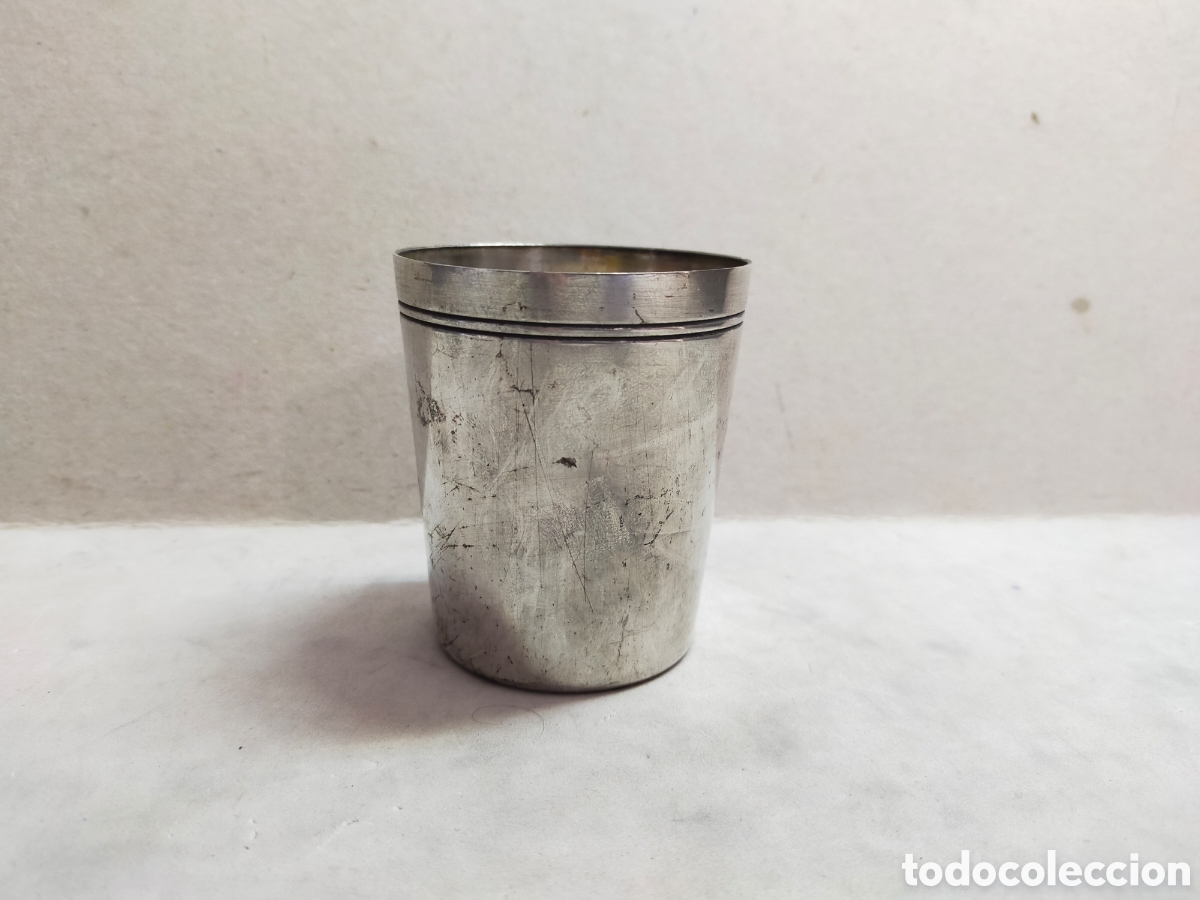Antig&uuml;edades: SOBRE VASO EN METAL 7,5 CM. - Foto 1
