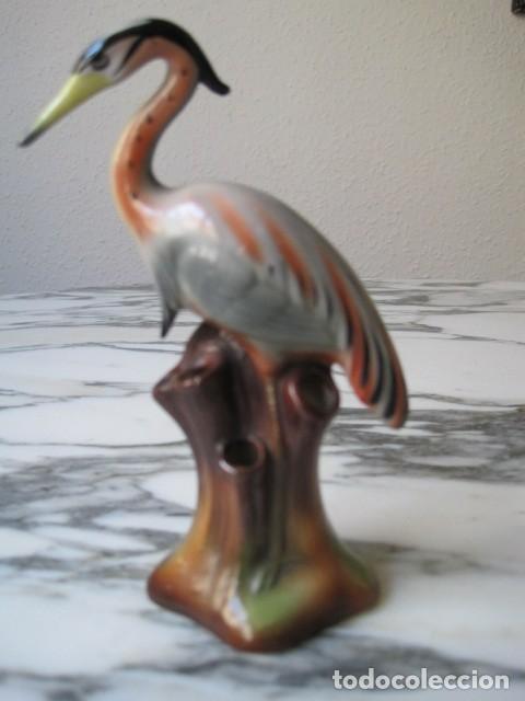 Antig&uuml;edades: PRECIOSA GARZA DE PORCELANA - VIOLETERO - FIGURA - A&Ntilde;OS 30 - FIRMADA