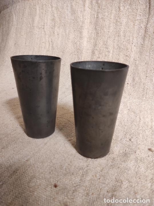 Antig&uuml;edades: dos vasos de esta&ntilde;o - Foto 2