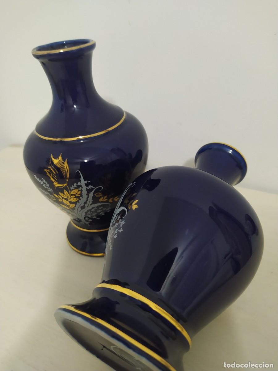 Antig&uuml;edades: Pareja de jarrones de porcelana - Foto 5