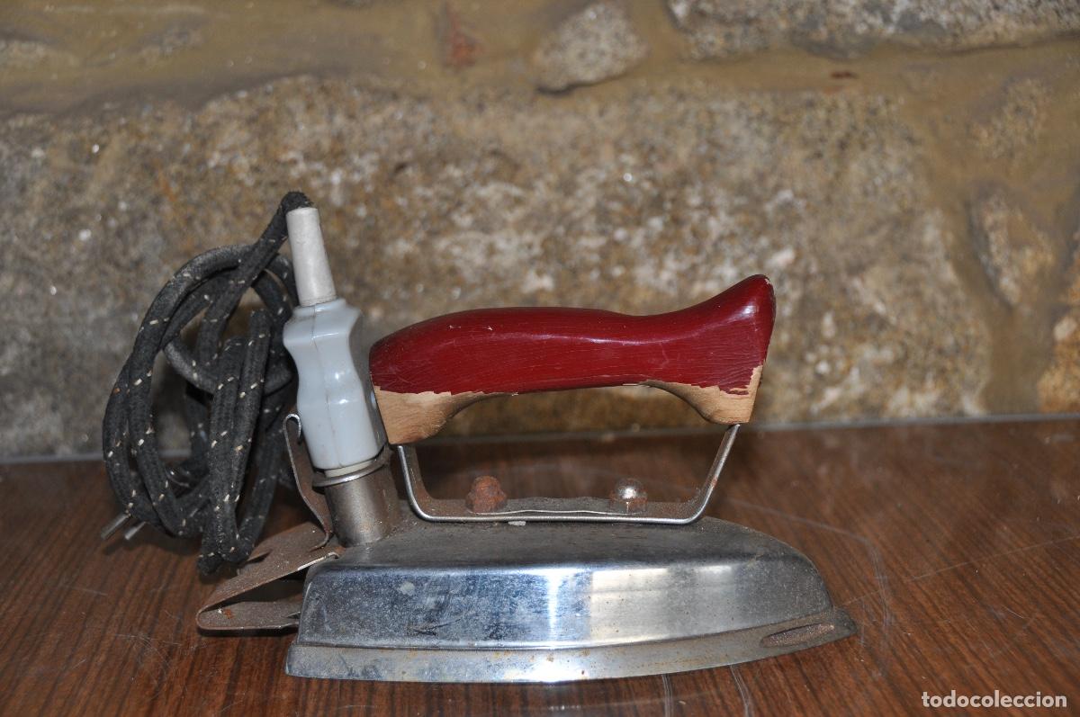 Antig&uuml;edades: Plancha asa roja madera - Foto 2
