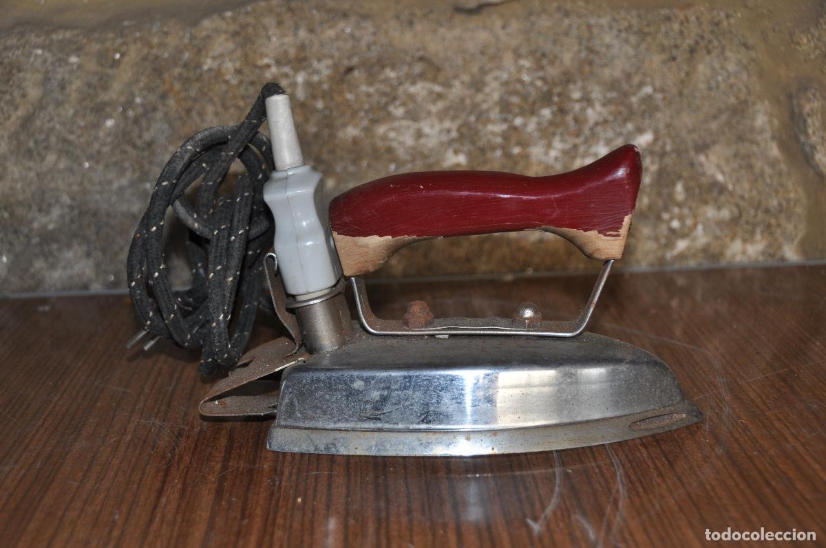 Antig&uuml;edades: Plancha asa roja madera - Foto 3