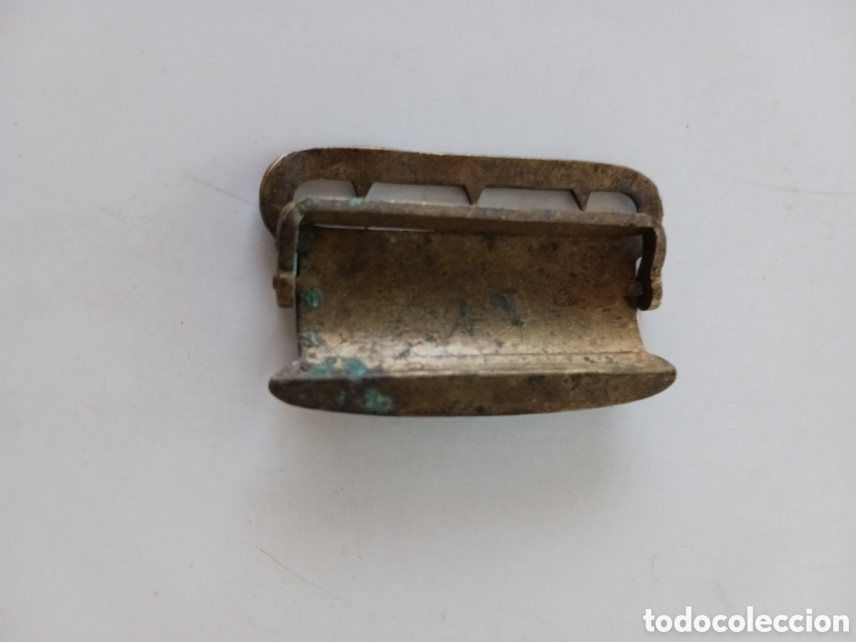 Antig&uuml;edades: Hebilla de lat&oacute;n A. De Montaud, Madrid - Foto 2