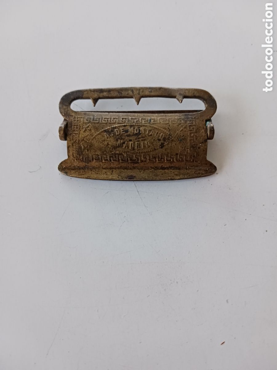 Antig&uuml;edades: Hebilla de lat&oacute;n A. De Montaud, Madrid - Foto 3