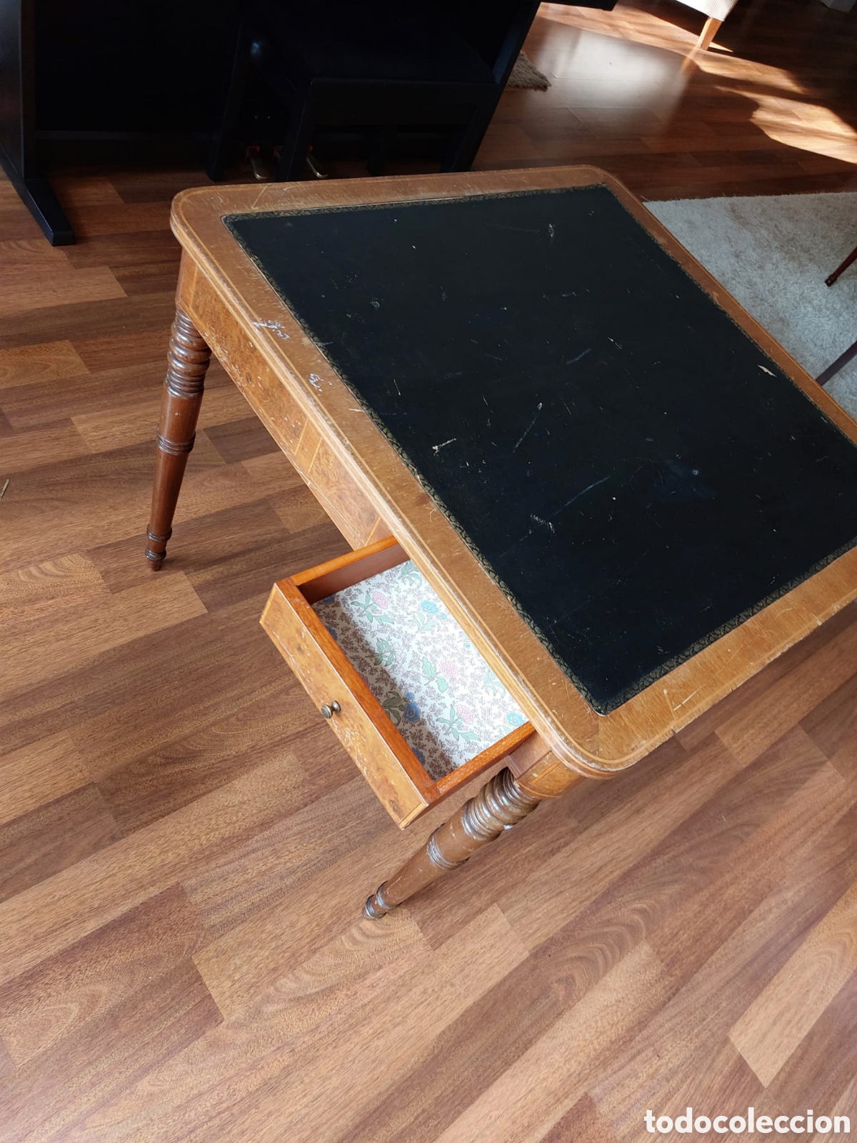 Antig&uuml;edades: Mesa cartas con cuero y cajones - Foto 3
