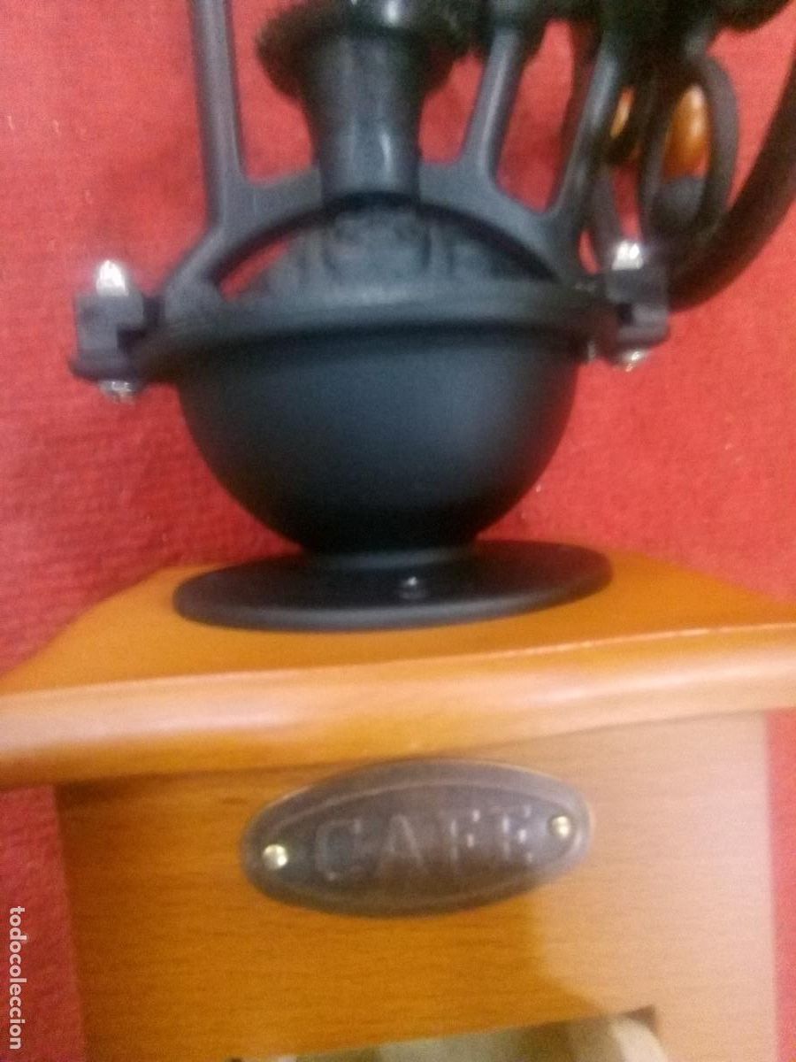 Antig&uuml;edades: MOLINILO CAF&Eacute; HIERRO Y MADERA SIN USAR