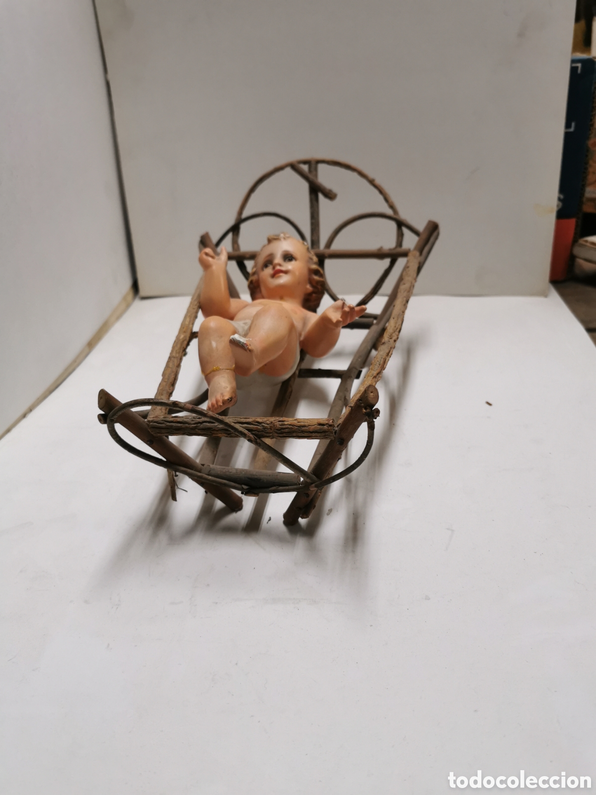 Antig&uuml;edades: Ni&ntilde;o de escayola con cuna - Foto 2