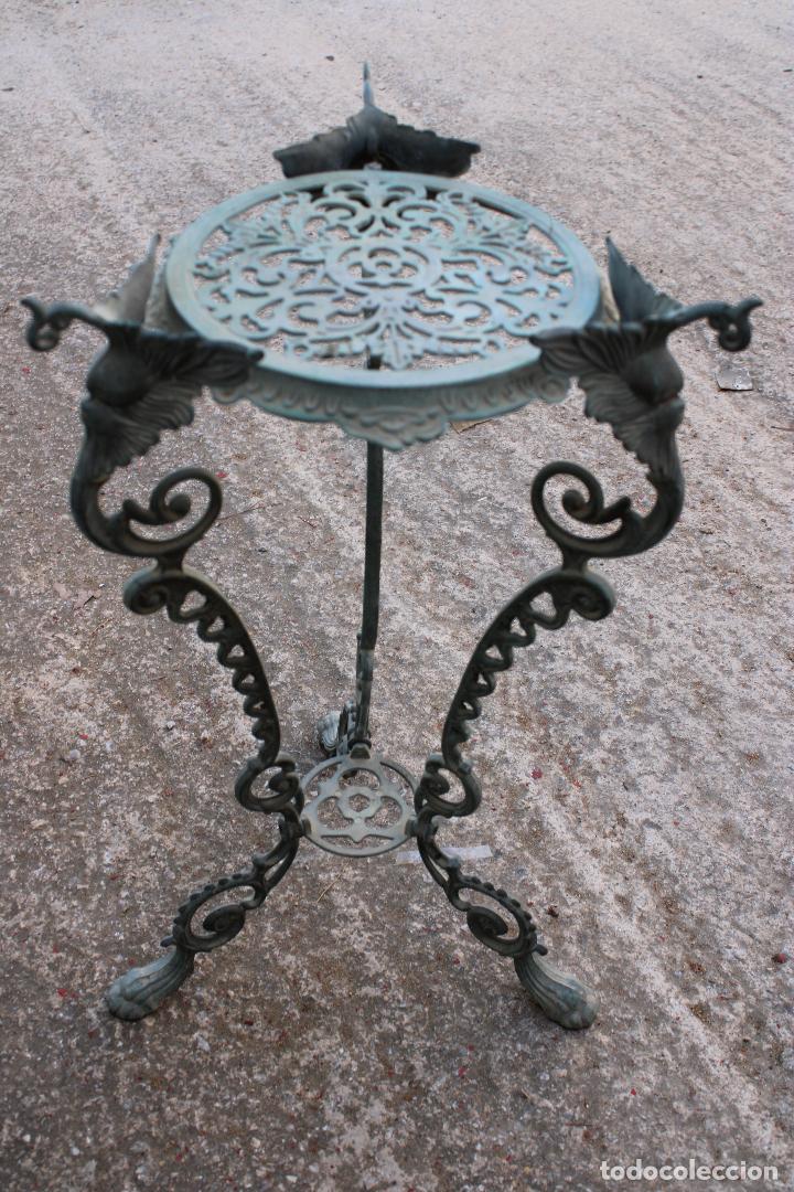 Antig&uuml;edades: mesa jardinera macetero de bronce - Foto 2