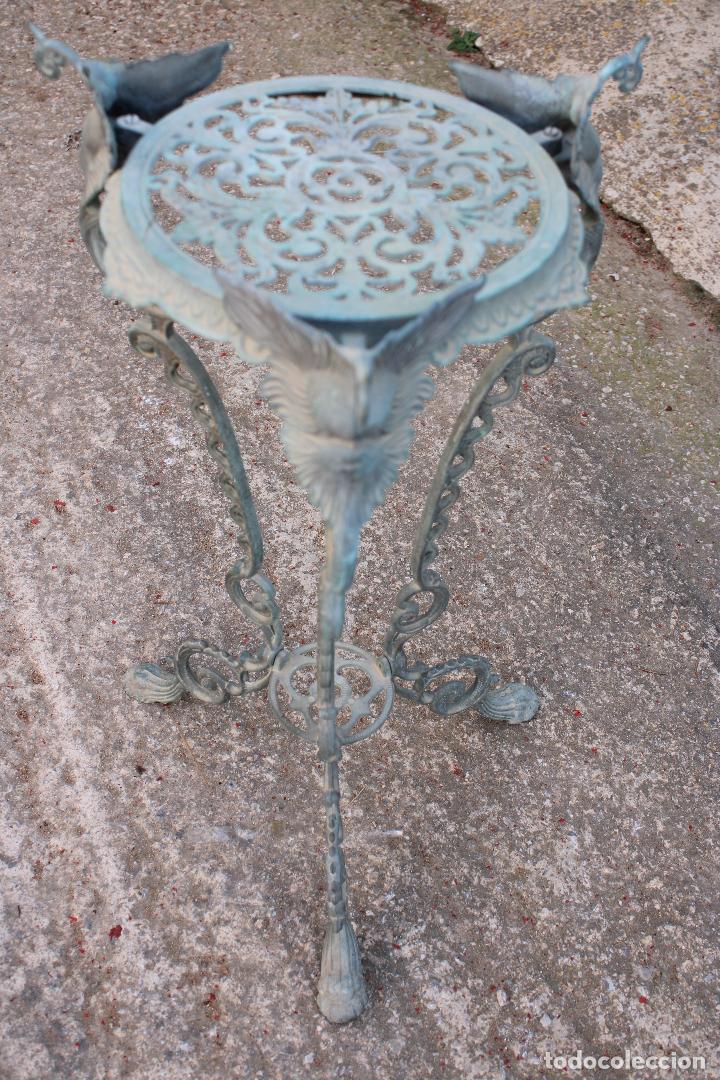 Antig&uuml;edades: mesa jardinera macetero de bronce - Foto 3