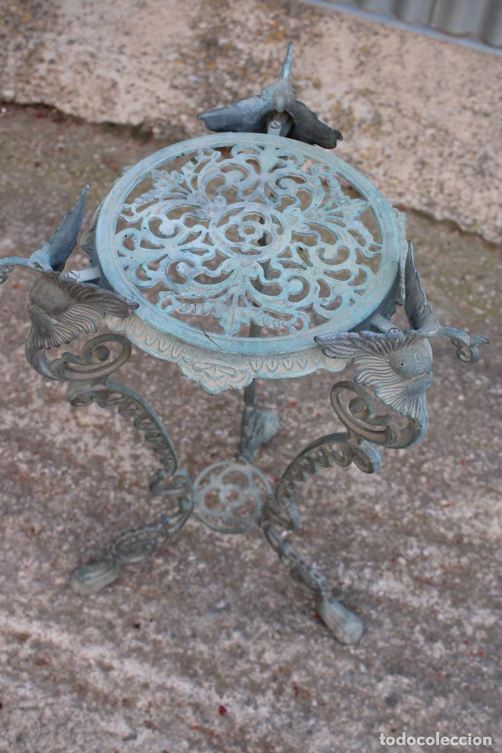 Antig&uuml;edades: mesa jardinera macetero de bronce - Foto 4