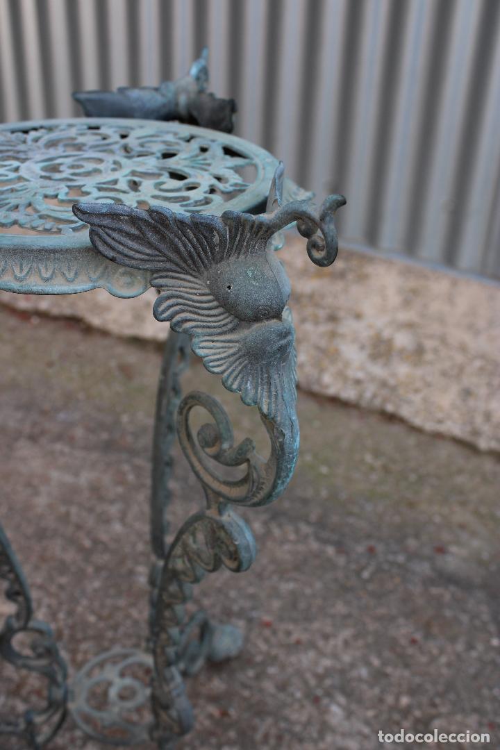 Antig&uuml;edades: mesa jardinera macetero de bronce - Foto 6