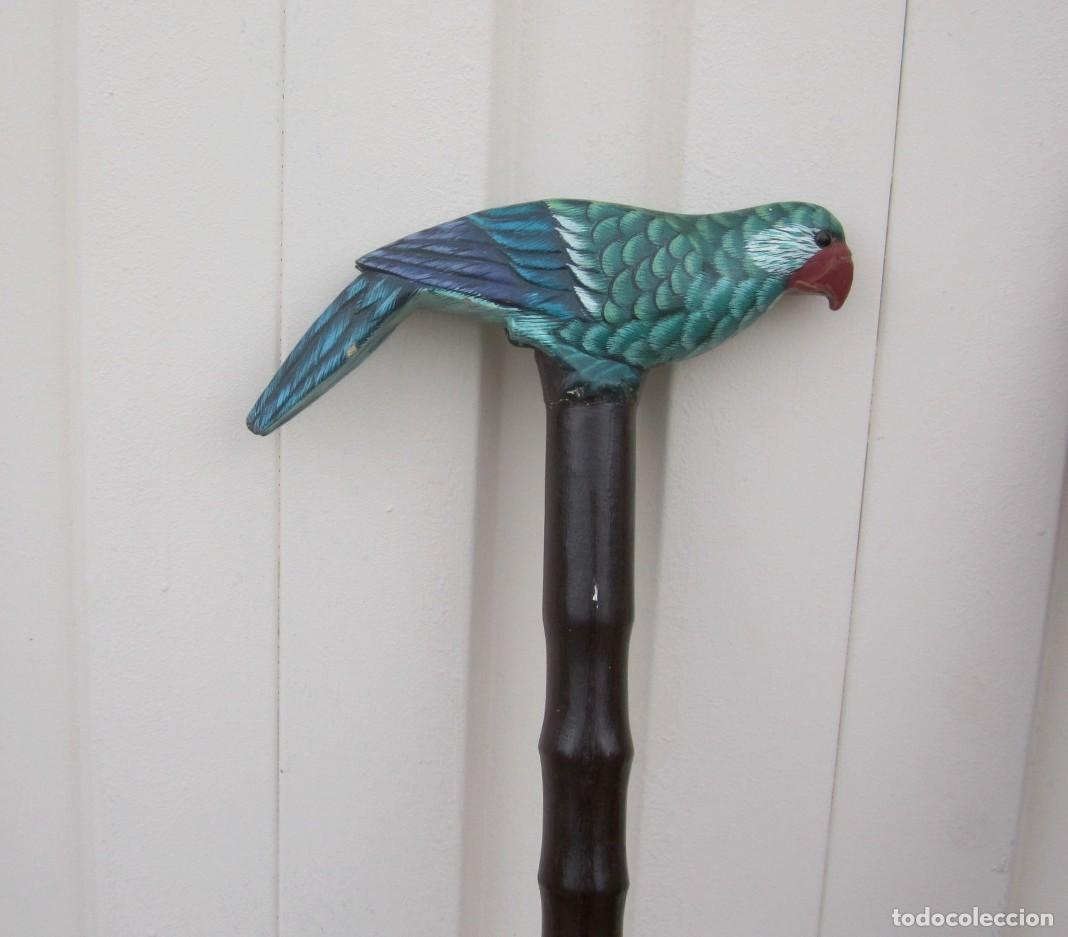 Antig&uuml;edades: Baston en madera tallada, representando Pajaro policromado - Foto 2