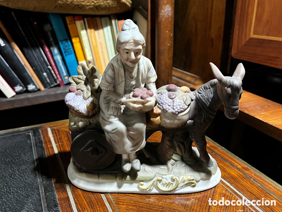 Antig&uuml;edades: Anciana con cestos sobre burro. Biscuit. - Foto 2