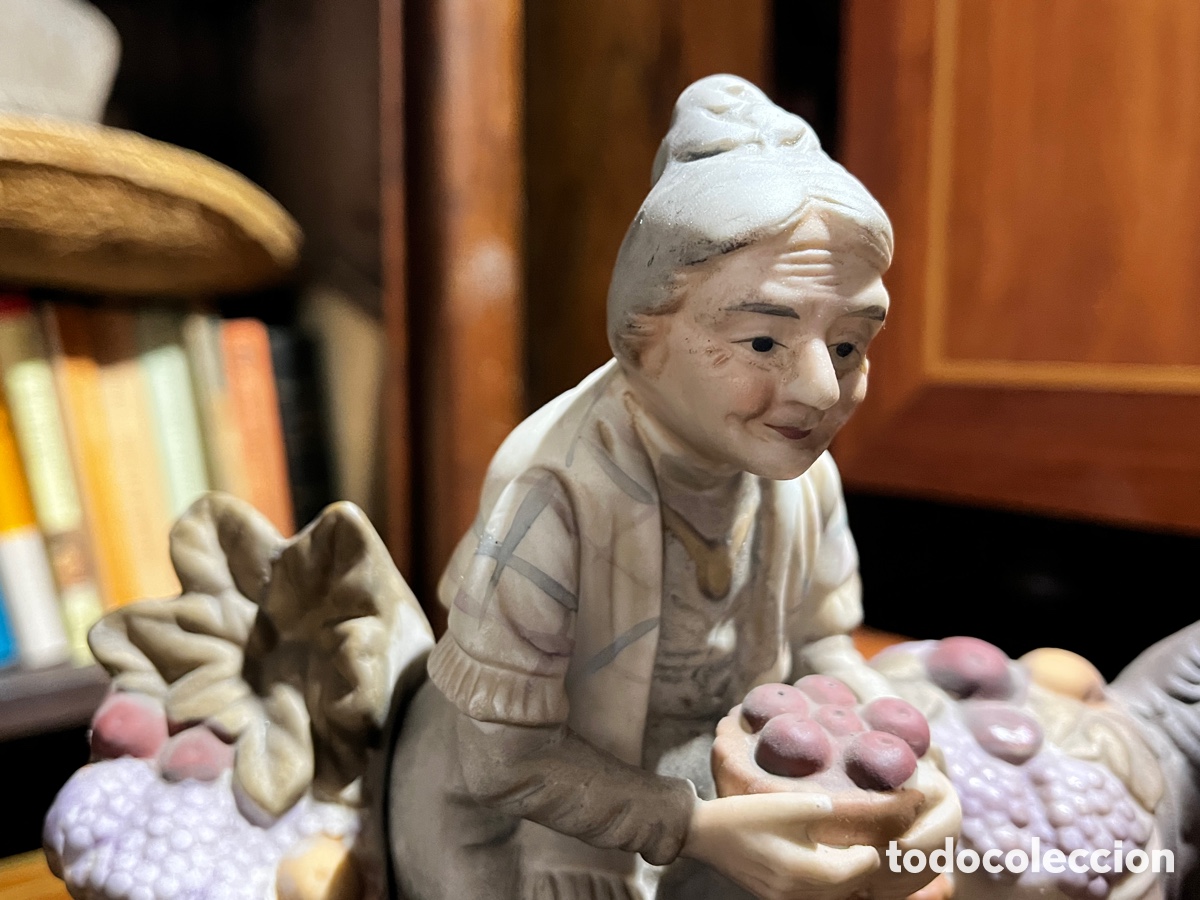 Antig&uuml;edades: Anciana con cestos sobre burro. Biscuit. - Foto 9