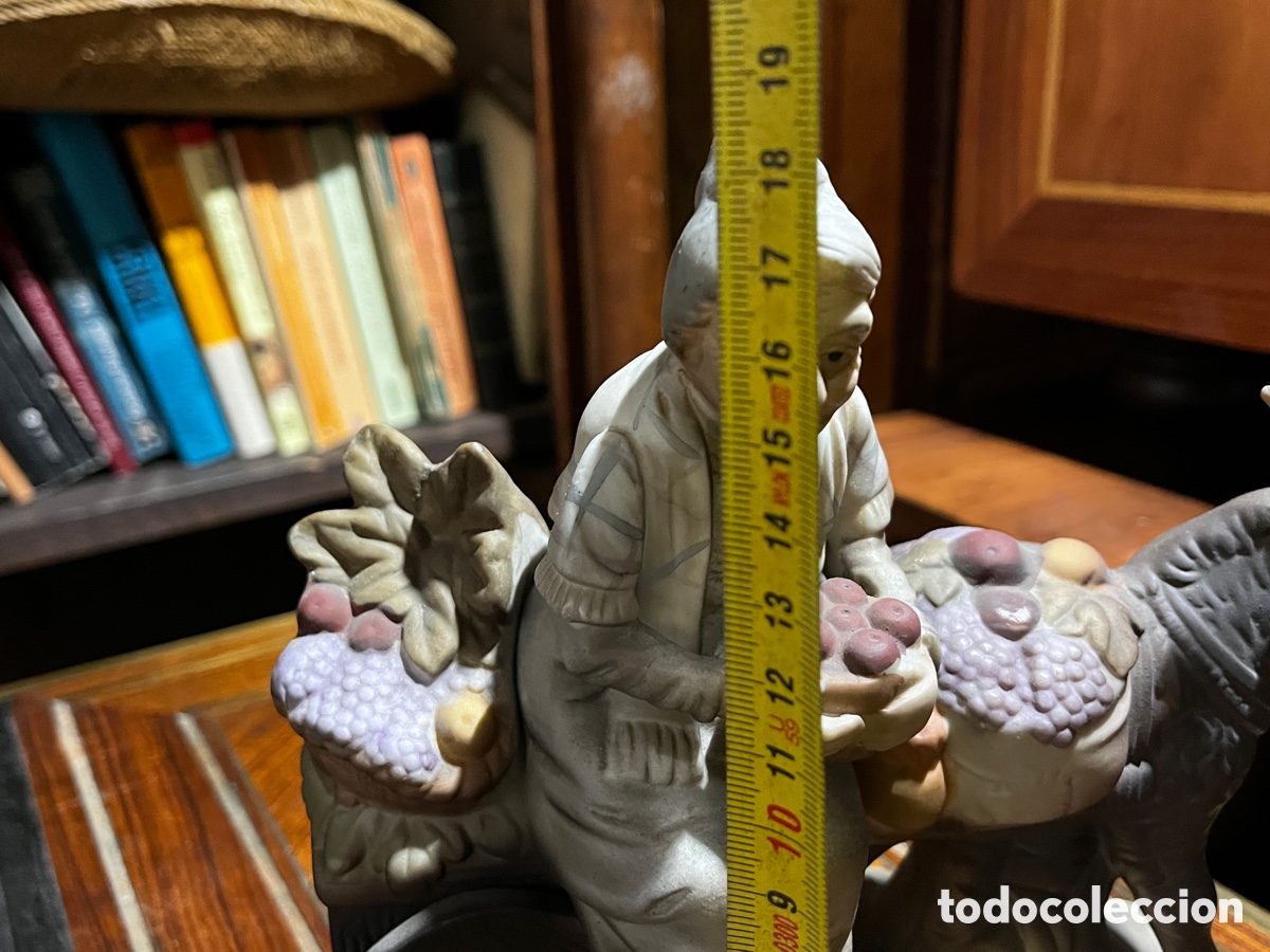 Antig&uuml;edades: Anciana con cestos sobre burro. Biscuit. - Foto 13
