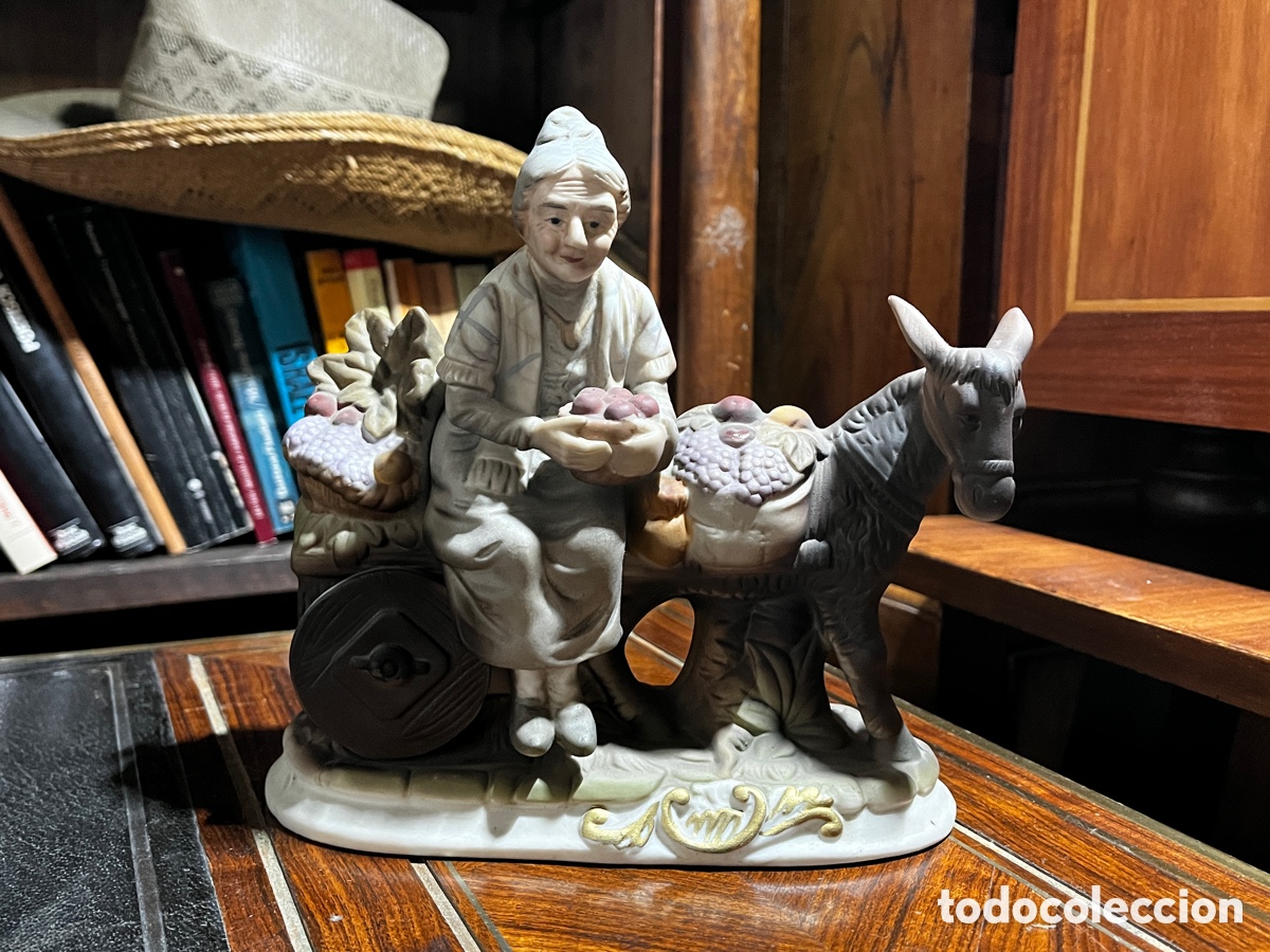 Antig&uuml;edades: Anciana con cestos sobre burro. Biscuit. - Foto 1