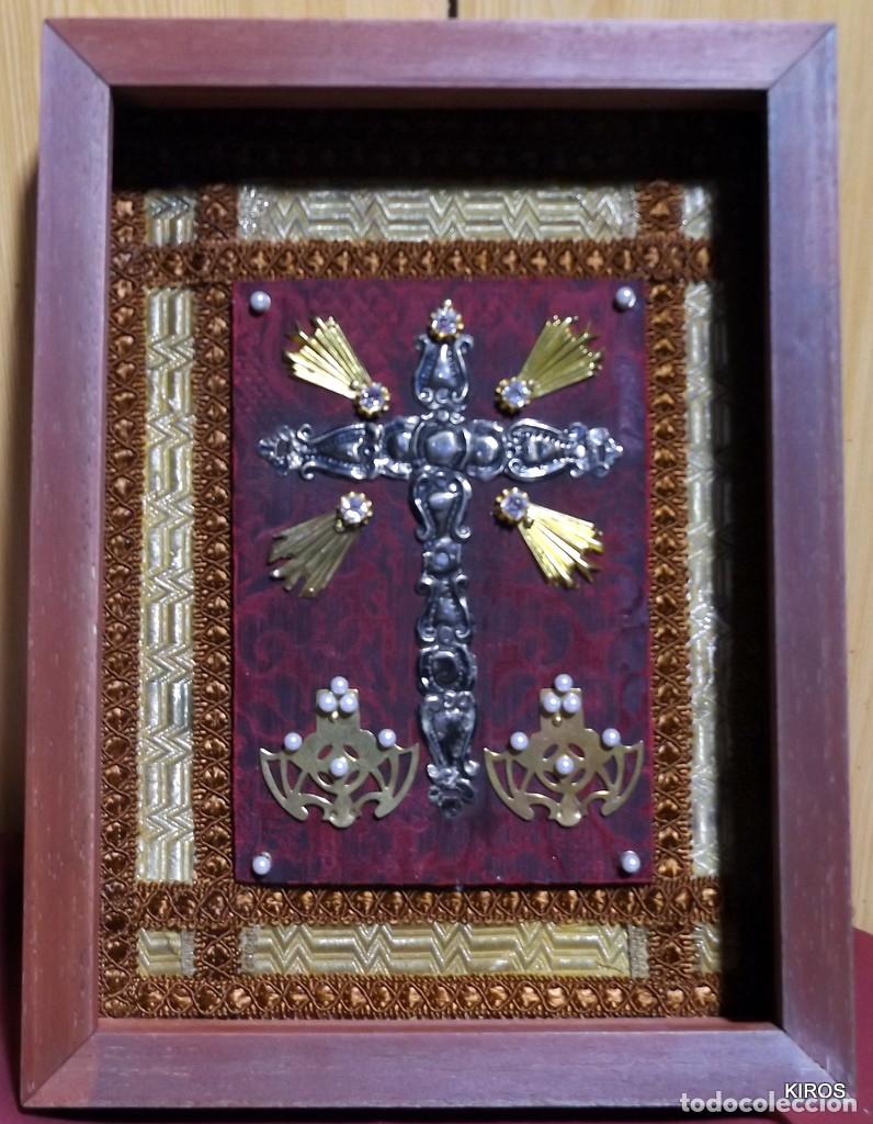 Antig&uuml;edades: CUADRO URNA CON CRUZ DE PLATA. - Foto 1