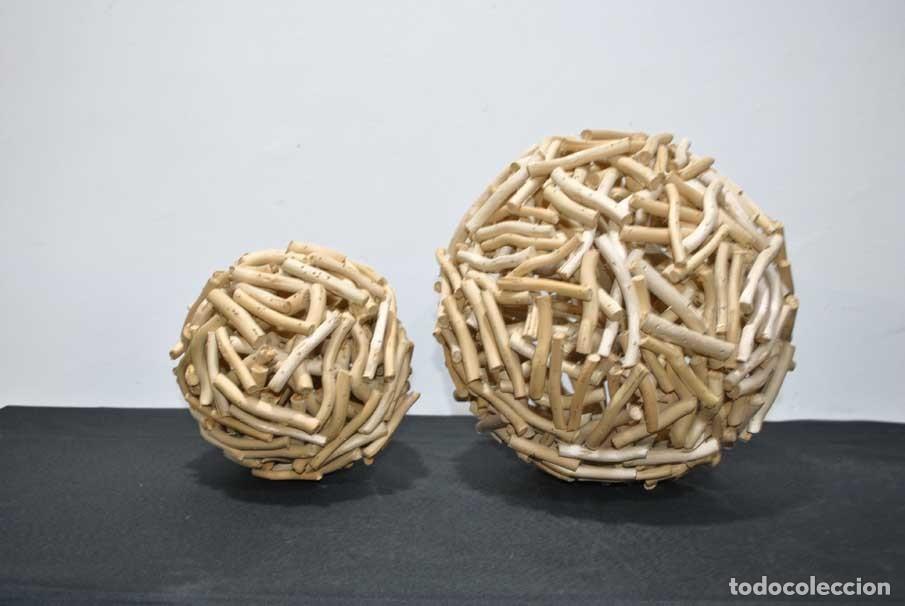 Antiques: PAREJA DE FIGURAS ESCULTURAS BOLAS DECORATIVAS DE MADERA
