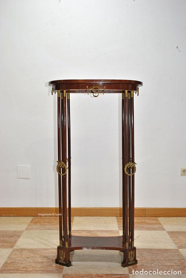 Antig&uuml;edades: PEDESTAL DE CAOBA Y BRONCE ESTILO IMPERIO - Foto 1