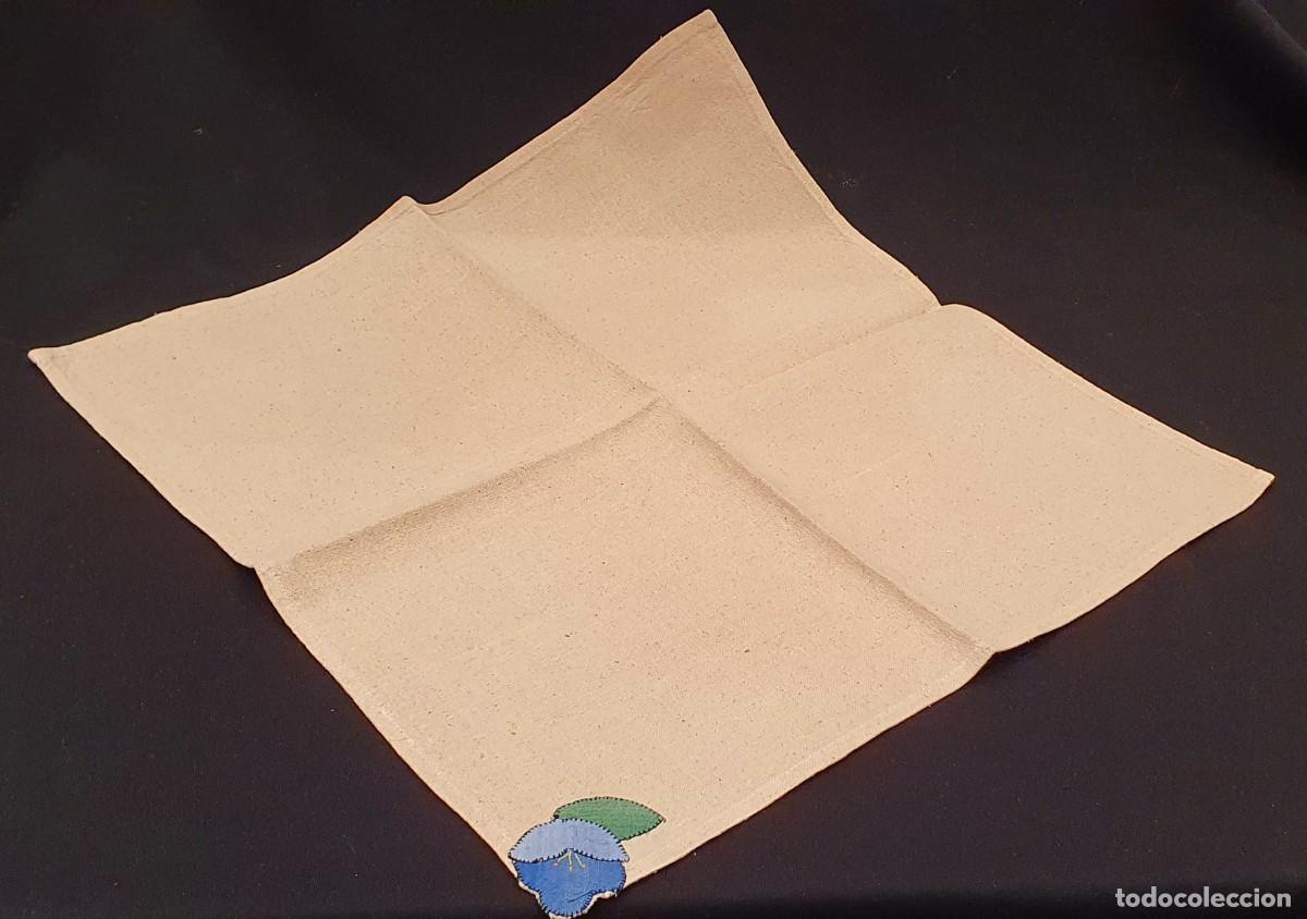 Antig&uuml;edades: 8 servilletas flor azul con hoja - Foto 4