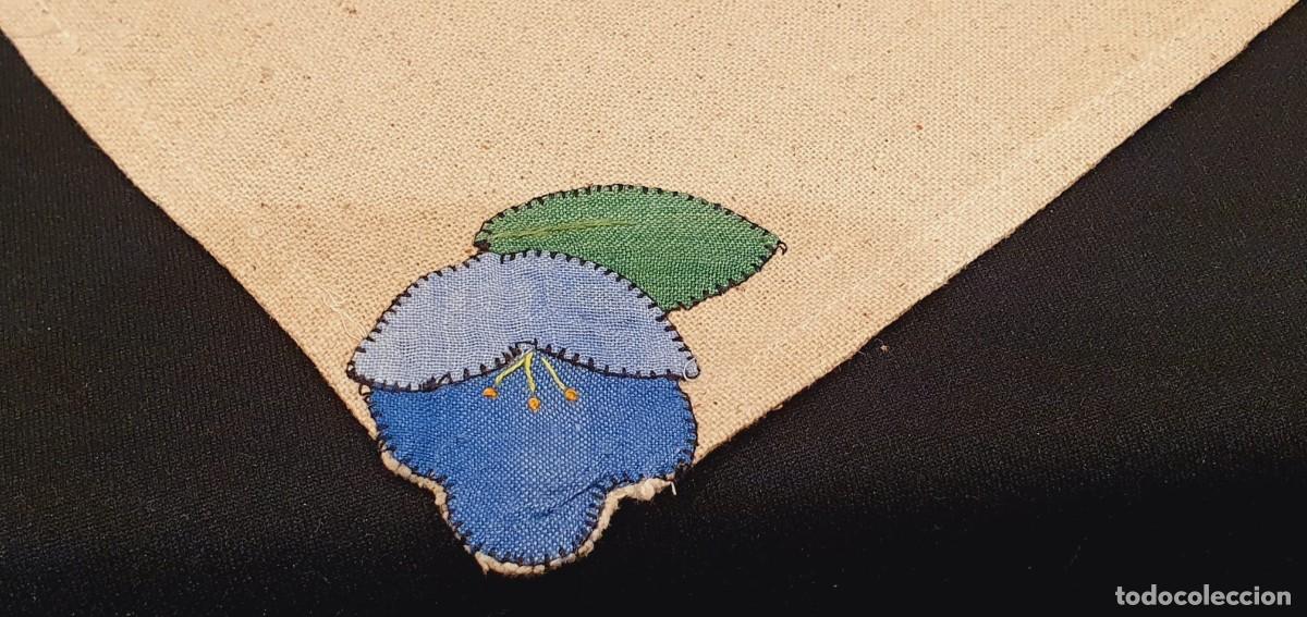Antig&uuml;edades: 8 servilletas flor azul con hoja - Foto 5