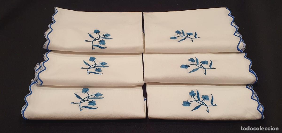Antig&uuml;edades: 6 servilletas florecitas azules - Foto 2