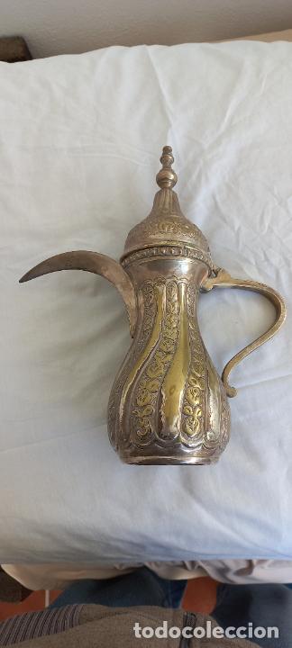 Antig&uuml;edades: CAFETERA O TETERA DE METAL ARABE - Foto 2