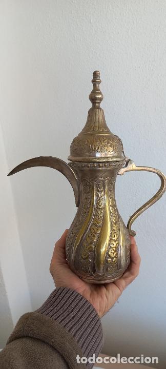 Antig&uuml;edades: CAFETERA O TETERA DE METAL ARABE - Foto 1