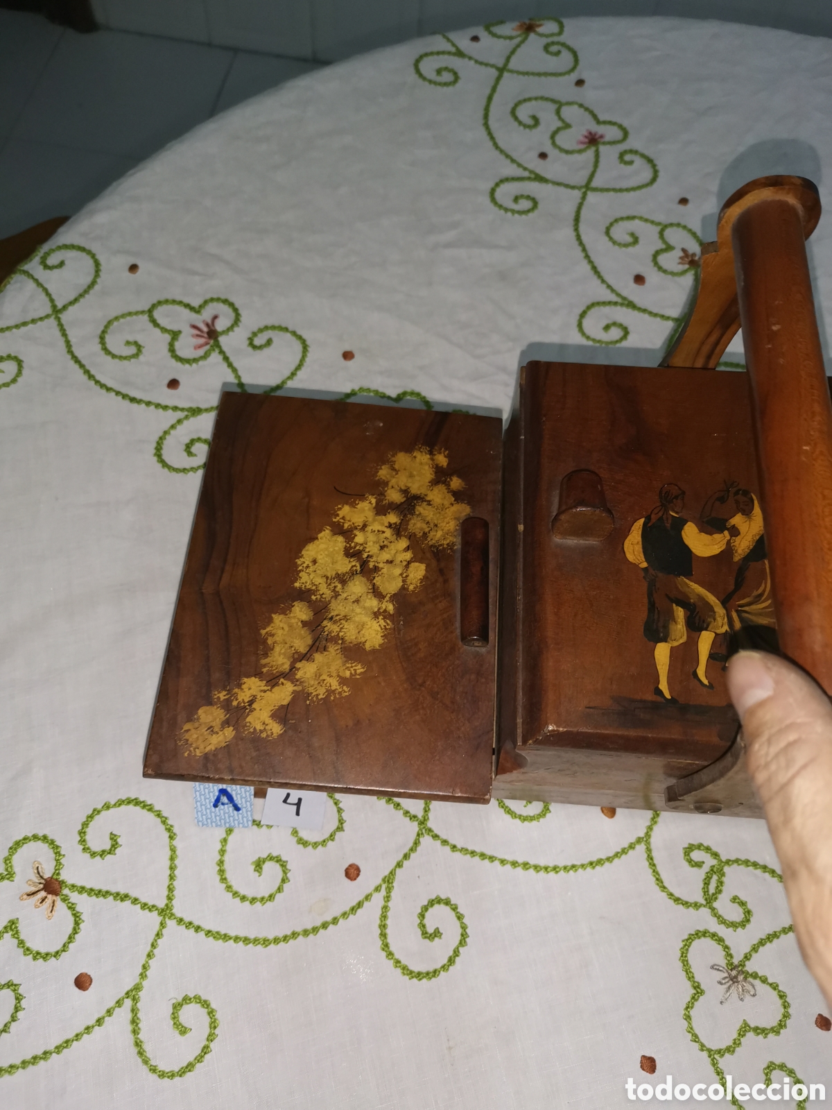 Antig&uuml;edades: Costurero madera de olivo - Foto 1