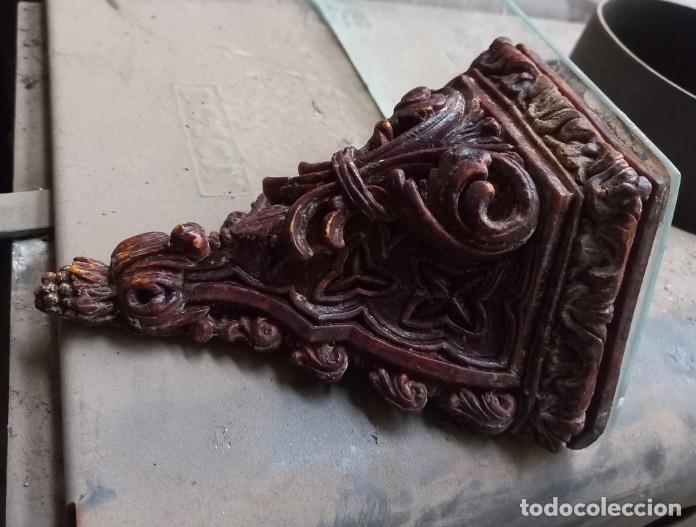 Antig&uuml;edades: MENSULA DE CRISTAL CON DOS TOCONES DE MADERA - Foto 2