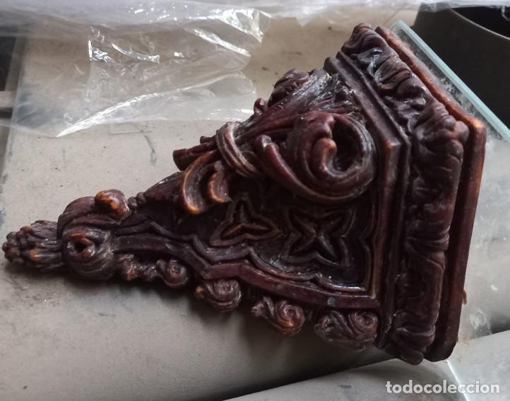 Antig&uuml;edades: MENSULA DE CRISTAL CON DOS TOCONES DE MADERA - Foto 3