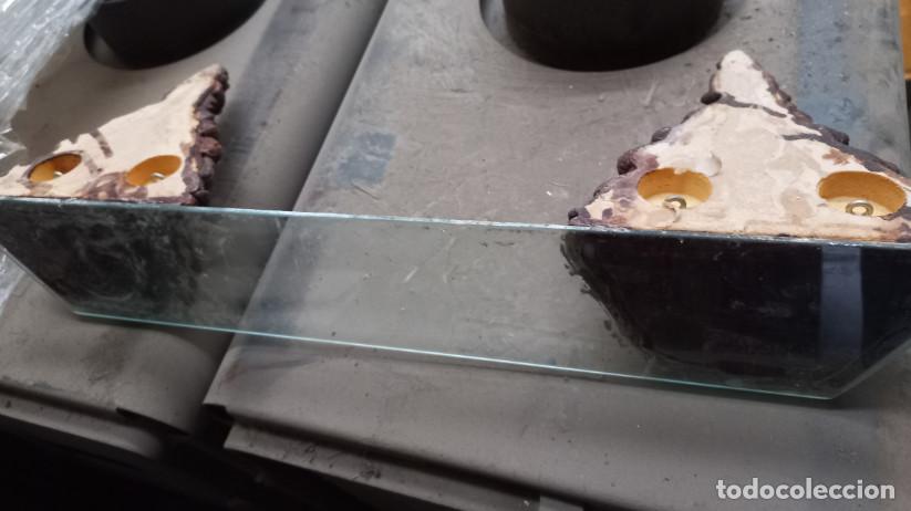 Antig&uuml;edades: MENSULA DE CRISTAL CON DOS TOCONES DE MADERA - Foto 4