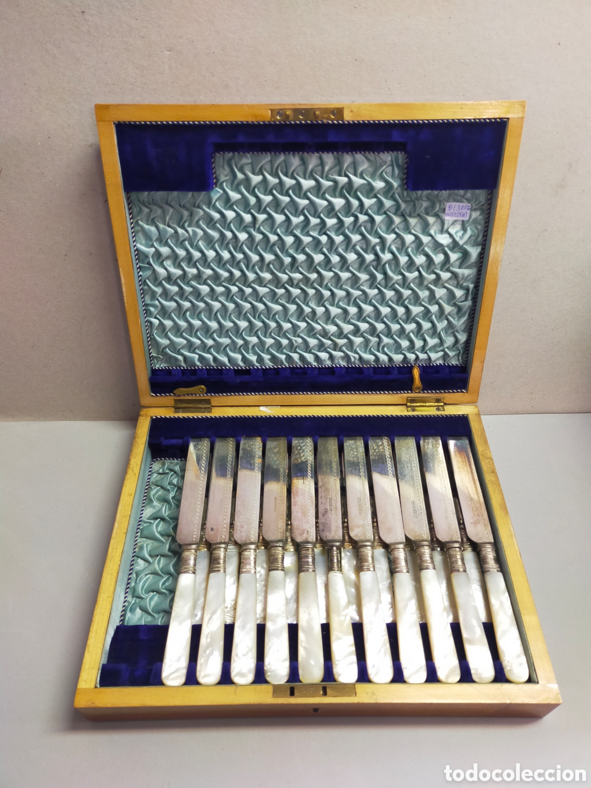 Oggetti Antichi: CAJA DE MADERA CON CUBIERTOS DE NACAR 1891.