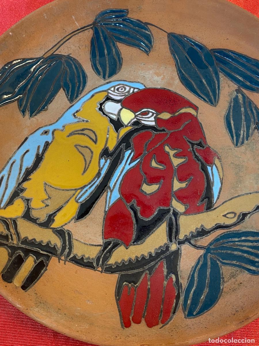 Antig&uuml;edades: PLATO DE BARRO DECORADO A MANO- - Foto 2