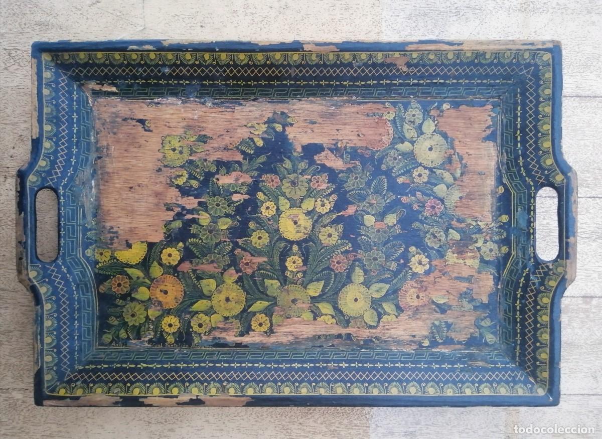 Antig&uuml;edades: Antigua bandeja de madera pintads - Foto 2