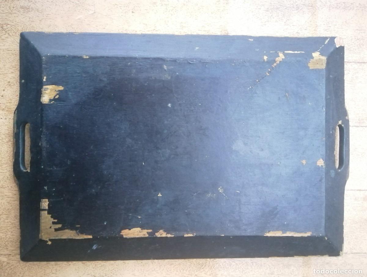 Antig&uuml;edades: Antigua bandeja de madera pintads - Foto 3