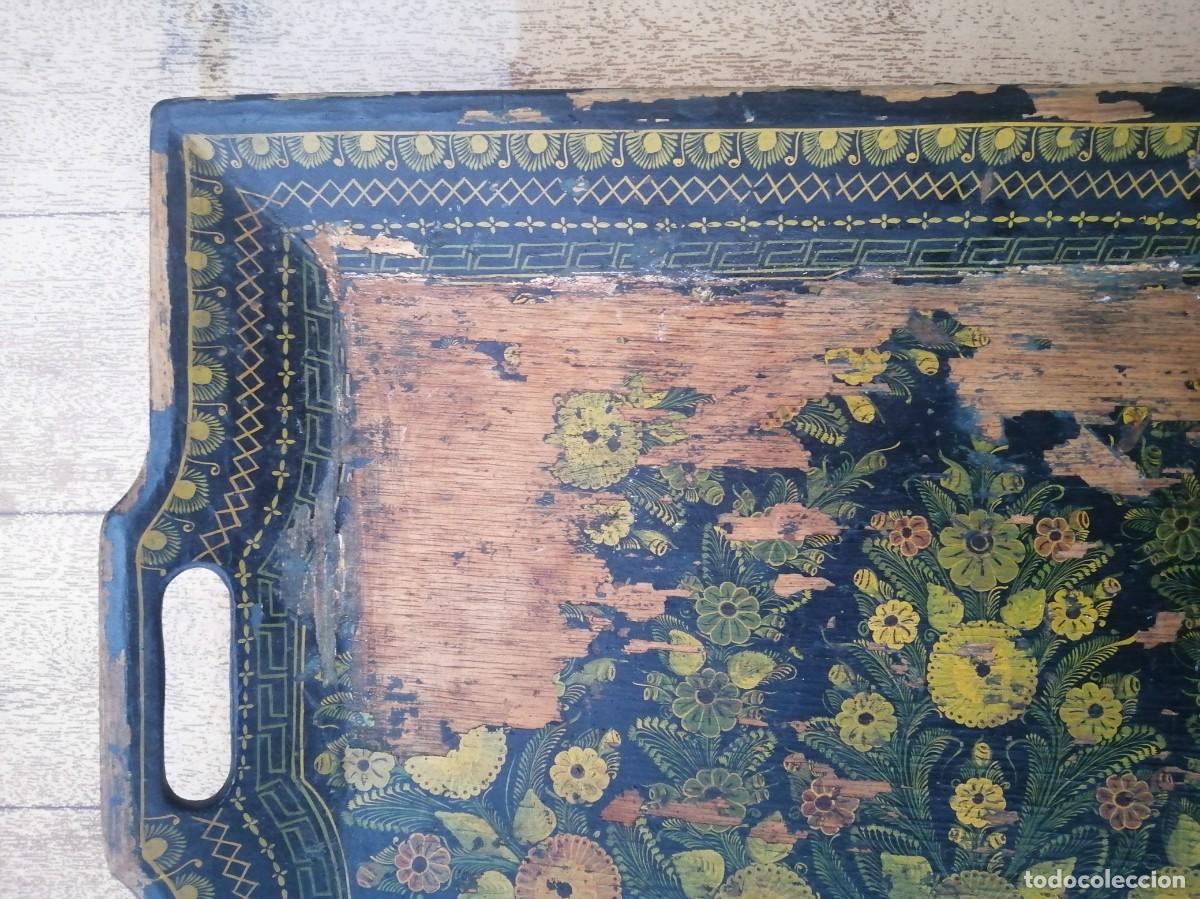 Antig&uuml;edades: Antigua bandeja de madera pintads - Foto 4