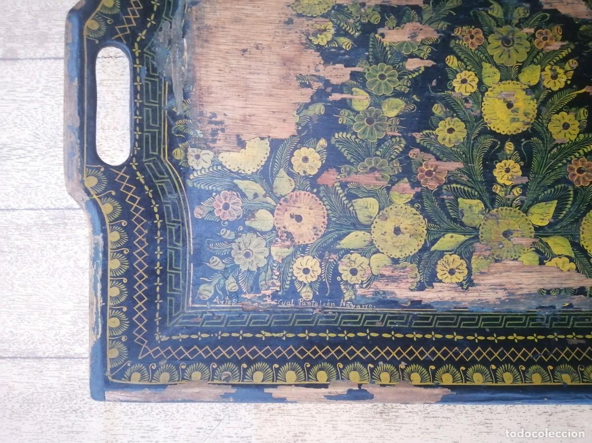 Antig&uuml;edades: Antigua bandeja de madera pintads - Foto 6