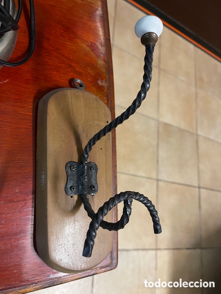 Antig&uuml;edades: Perchero antiguo de pared madera - Foto 2