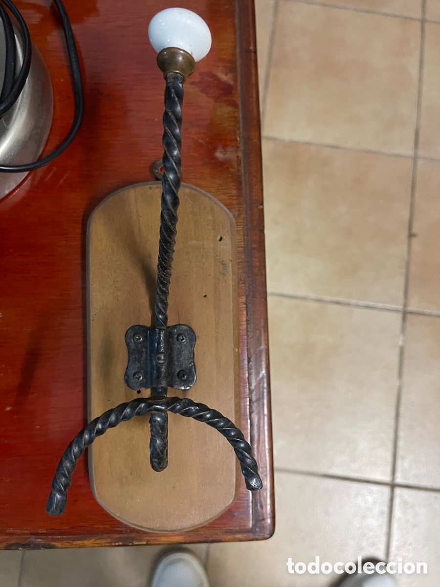Antig&uuml;edades: Perchero antiguo de pared madera - Foto 1